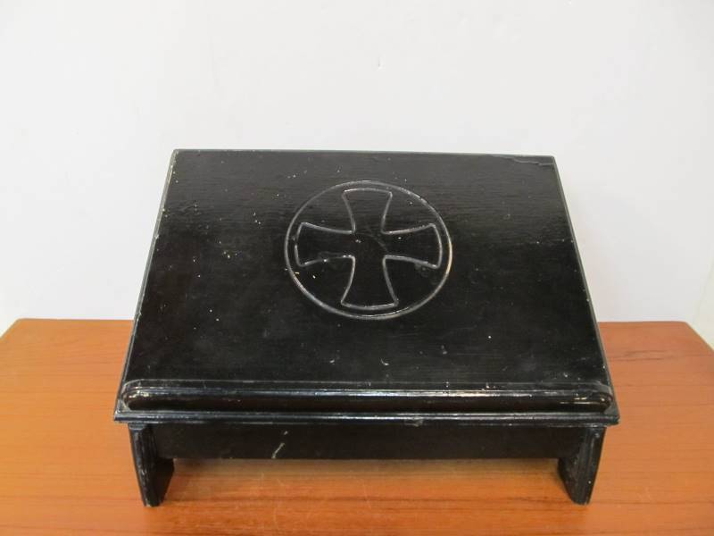 lot 160 image: Vintage Wooden Adjustable Writing Desk