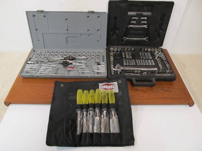 lot 164 image: Craftsman Tap & Die Set - Socket Set & Tough Test Chisels