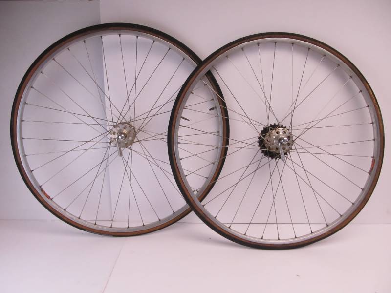 lot 242 image: Vintage 26 MAVIC Bicycle Wheel Set w Campagnolo Hubs