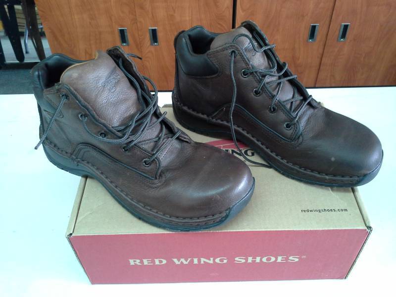 lot 213 image: Red Wing 6707  Size 9 D Mens Boots