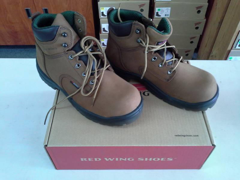 lot 218 image: Red Wing 2240  Size 8.5 D Mens Boots
