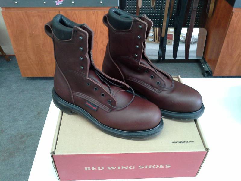 lot 202 image: Red Wing 2408  Size 9.5 D Mens Boots