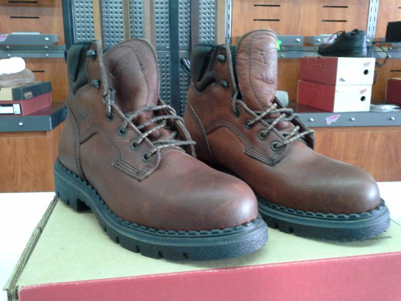 lot 278 image: Red Wing 2326  Size 7 D Mens 6in. Safety Toe Boots