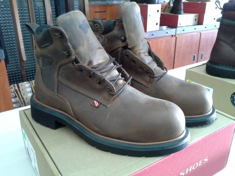 lot 291 image: Red Wing 2212  Size 9 EE Mens Boots