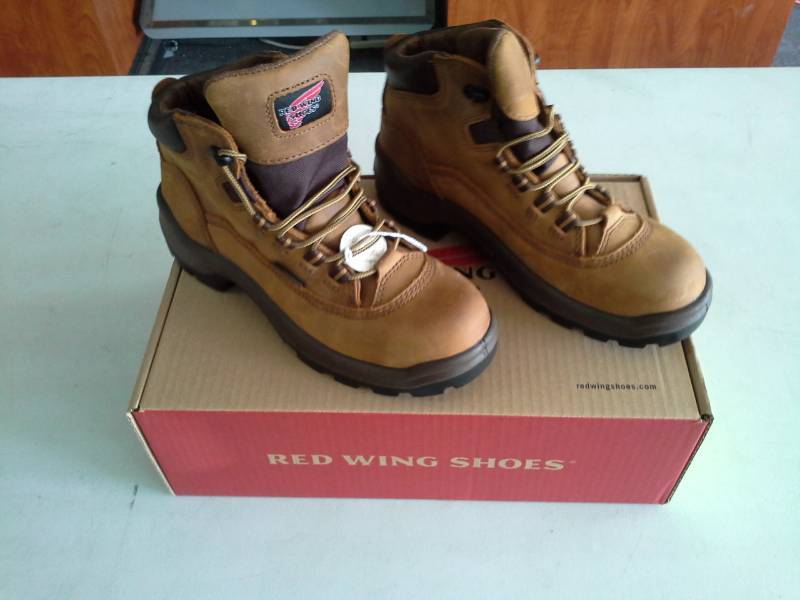 lot 310 image: Red Wing 2327  Size 8 B Mens Boots