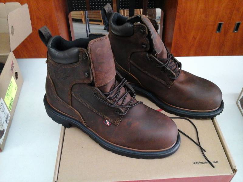 lot 433 image: Red Wing 4215  Size 10.5 D Mens Boots