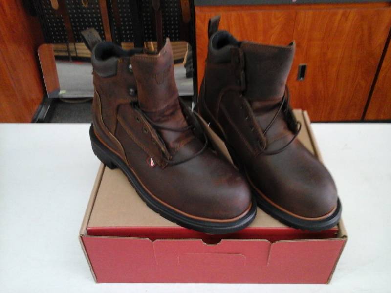 lot 443 image: Red Wing 4215  Size 9 D Mens Boots
