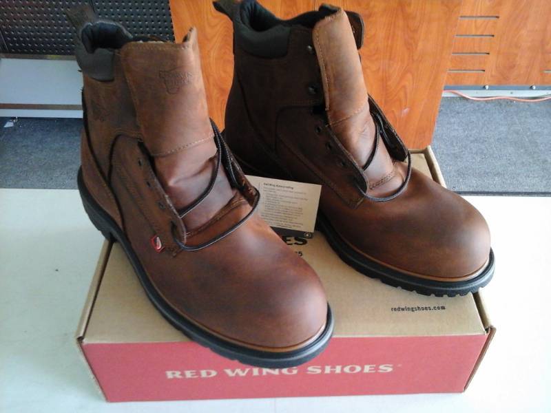 lot 450 image: Red Wing 4215  Size 14 D Mens Boots