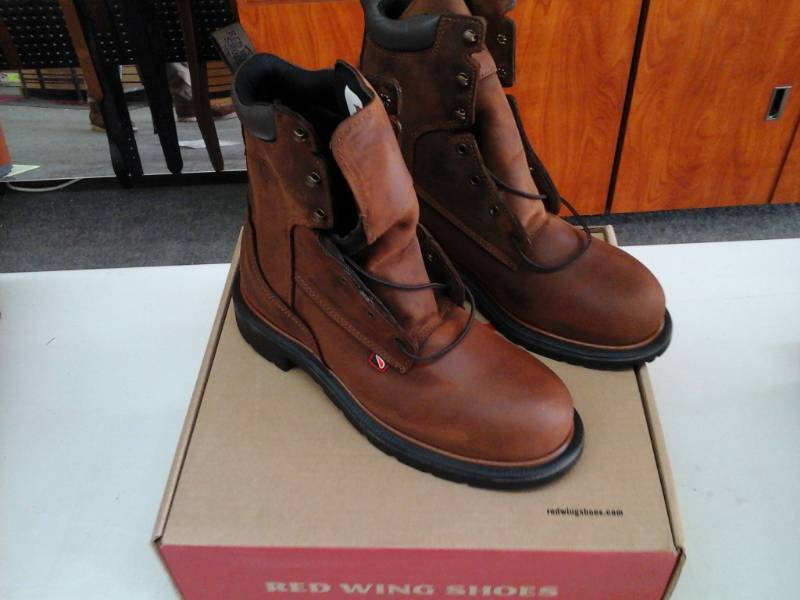 lot 369 image: Red Wing 4200  Size 9 D Mens Boots