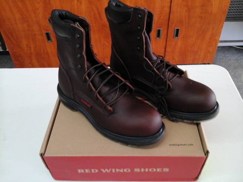 lot 378 image: Red Wing 2408  Size 9 D Mens Boots