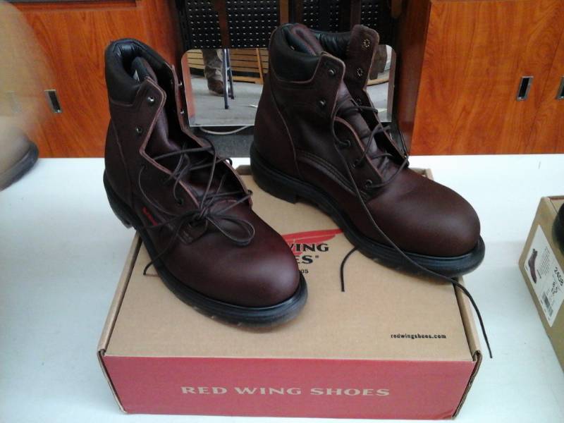 lot 381 image: Red Wing 2406  Size 10.5 D Mens Boots
