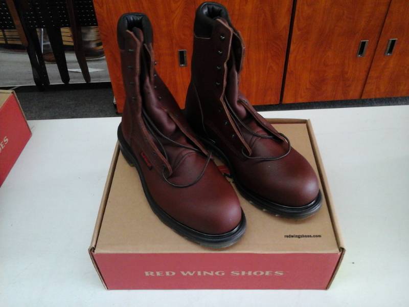 lot 383 image: Red Wing 2408  Size 8.5 EE Mens Boots