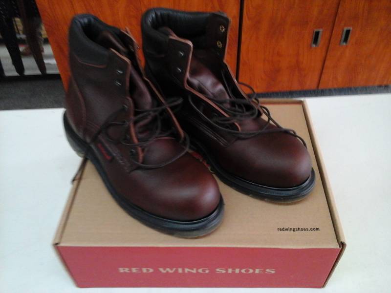 lot 387 image: Red Wing 2406  Size 9.5 D Mens Boots