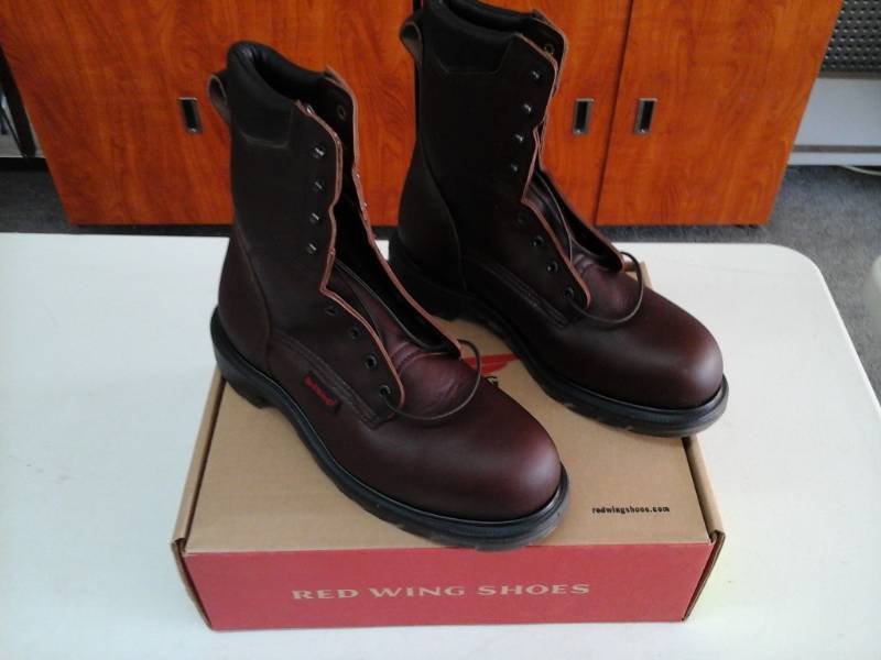 lot 393 image: Red Wing 2408  Size 9.5 EE Mens Boots
