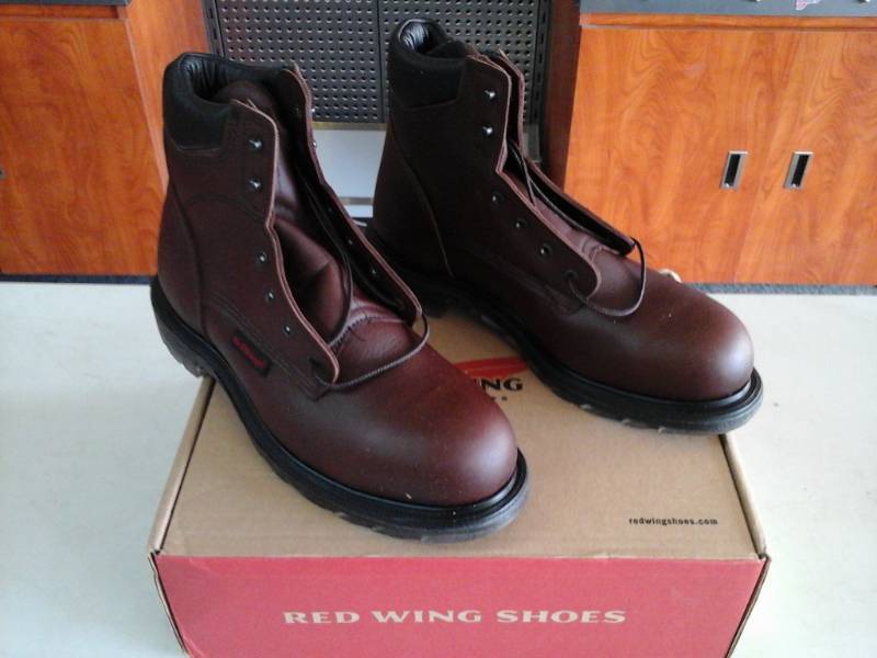 lot 403 image: Red Wing 2406  Size 11.5 D Mens Boots