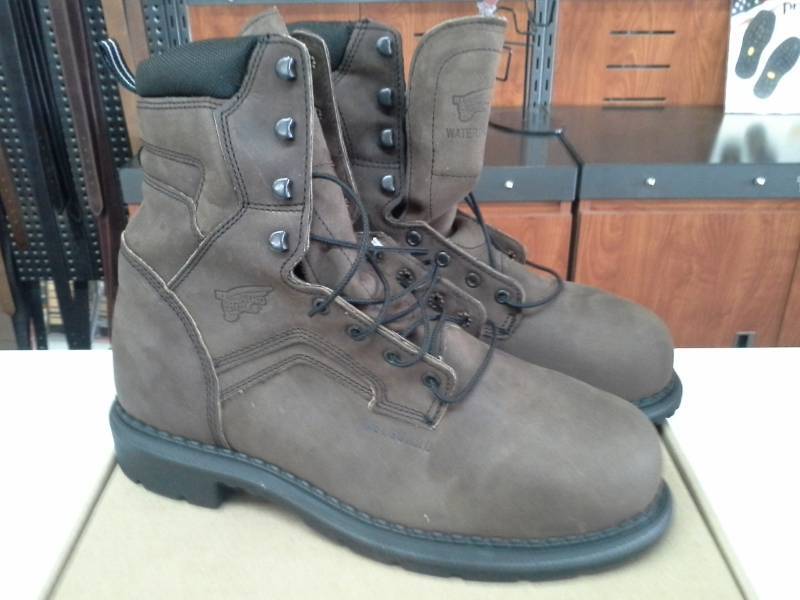 lot 465 image: Red Wing 4435  Size 11.5 EE Mens Boots