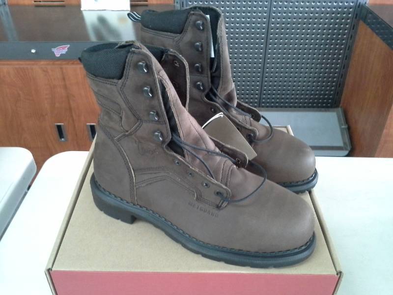 lot 467 image: Red Wing 4435  Size 9.5 EE Mens Boots