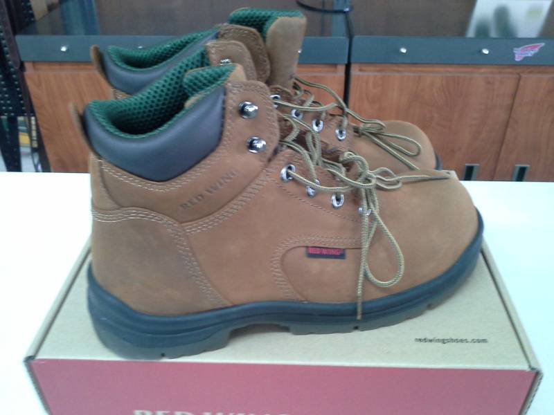 lot 486 image: Red Wing 2235  Size 9.5  Mens Boots