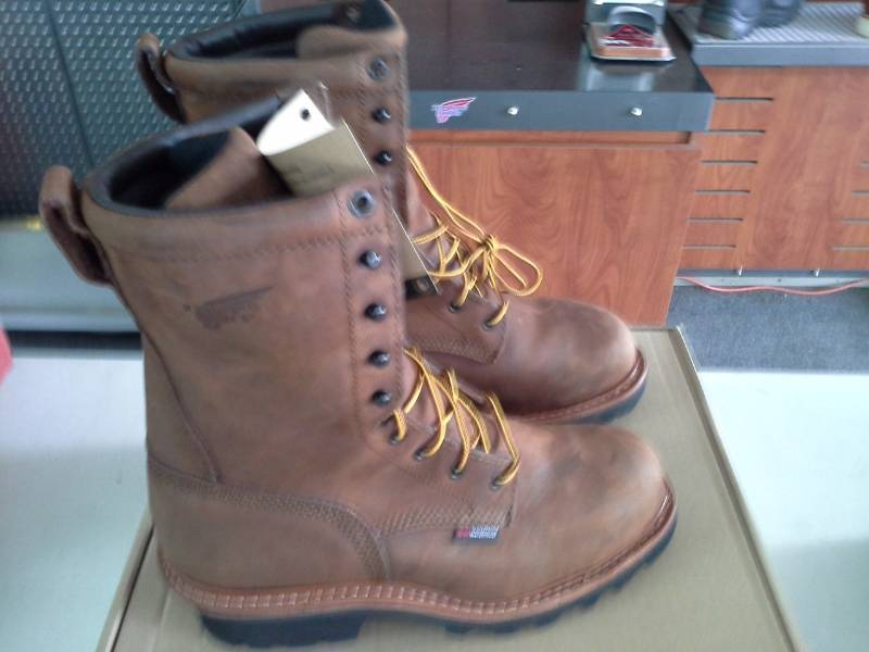 lot 527 image: Red Wing 4420  Size 9 D Mens Boots