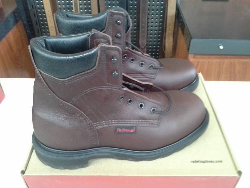 lot 546 image: Red Wing 606  Size 9.5 EE Mens Boots