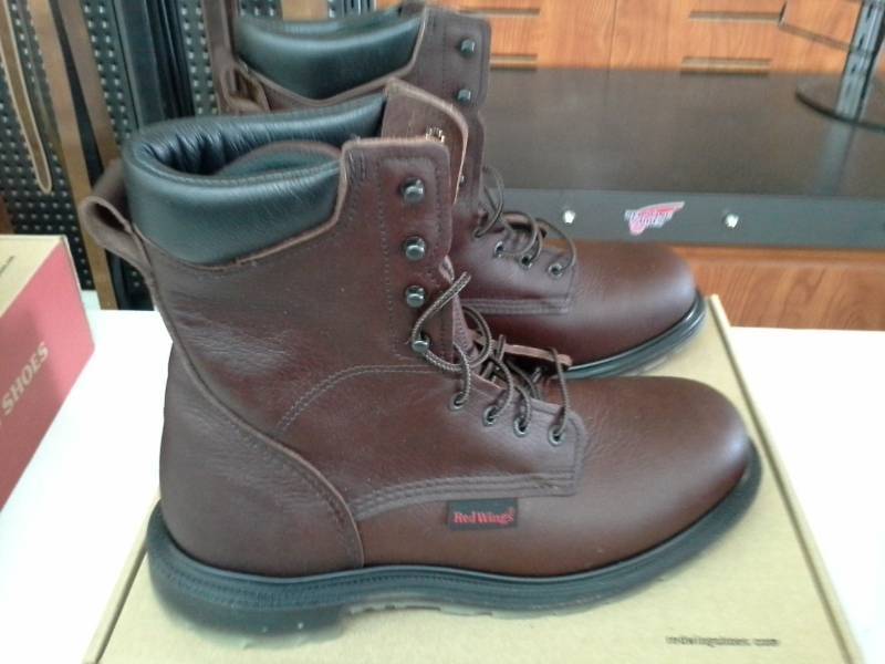 lot 555 image: Red Wing 608  Size 10.5 D Mens Boots