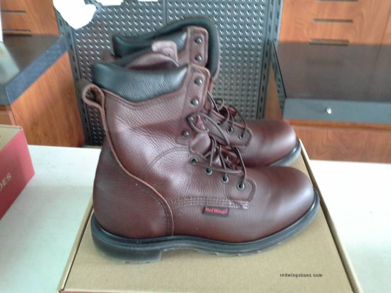 lot 559 image: Red Wing 608  Size 10.5 EE Mens Boots