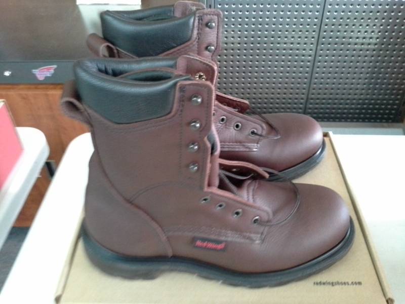 lot 567 image: Red Wing 608  Size 9 D Mens Boots