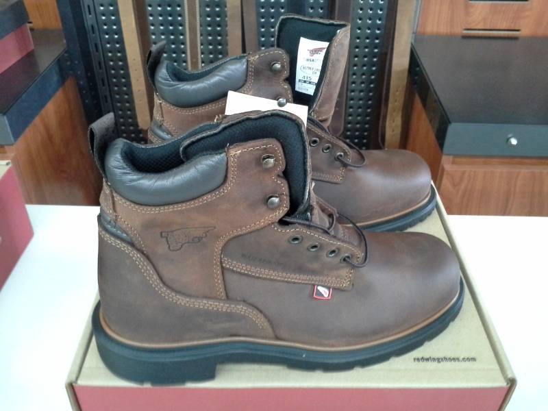 lot 572 image: Red Wing 415  Size 10 D Mens Boots