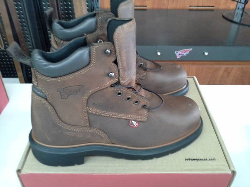 lot 573 image: Red Wing 415  Size 9.5 D Mens Boots
