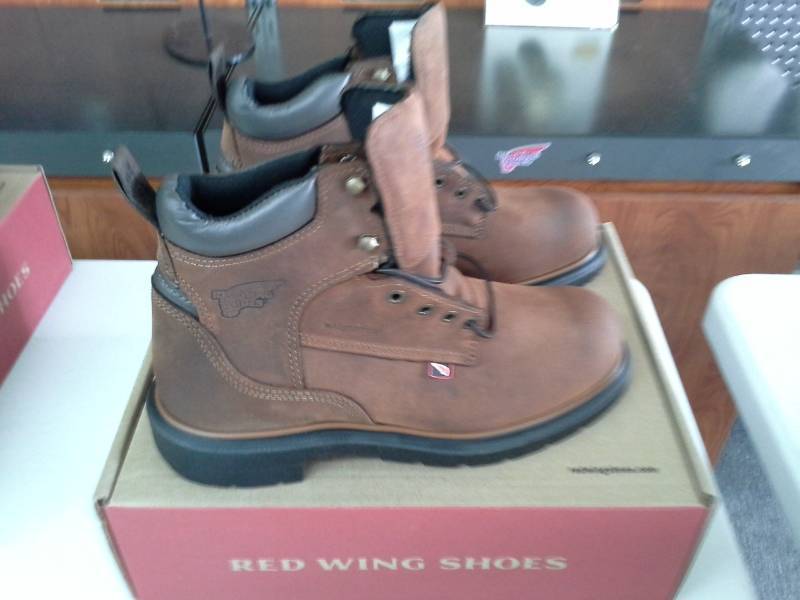 lot 575 image: Red Wing 415  Size 8.5 D Mens Boots