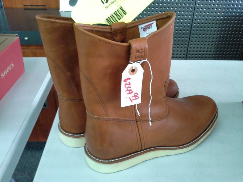lot 585 image: Red Wing 866  Size 11 E Mens Pull On Trac Tred Wedge Boots