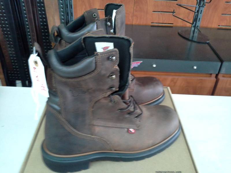 lot 588 image: Red Wing 400  Size 9.5 D Mens Boots