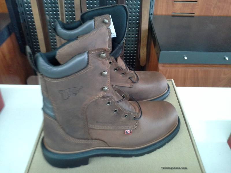 lot 593 image: Red Wing 400  Size 9 D Mens Boots