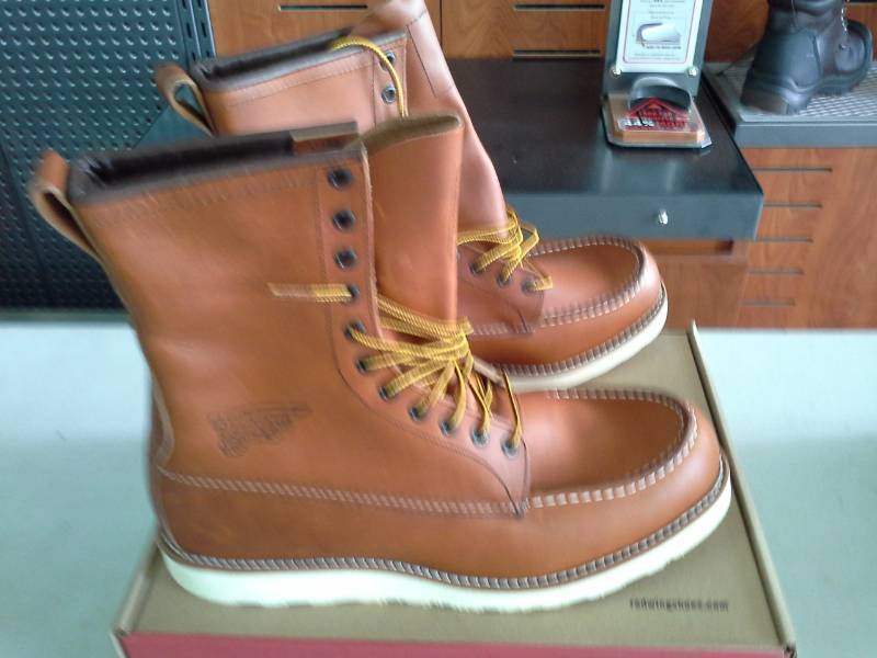 lot 598 image: Red Wing 10877  Size 12 D Mens Boots