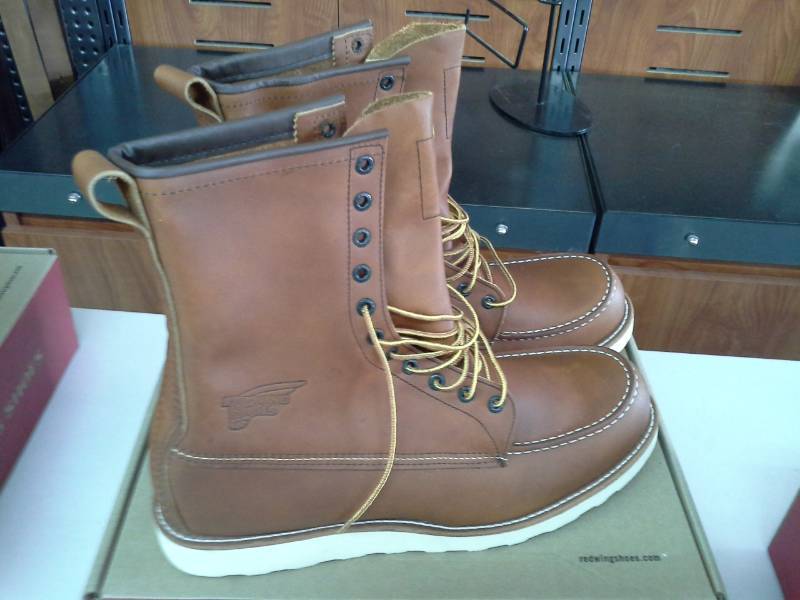 lot 603 image: Red Wing 10877  Size 14 D Mens Boots