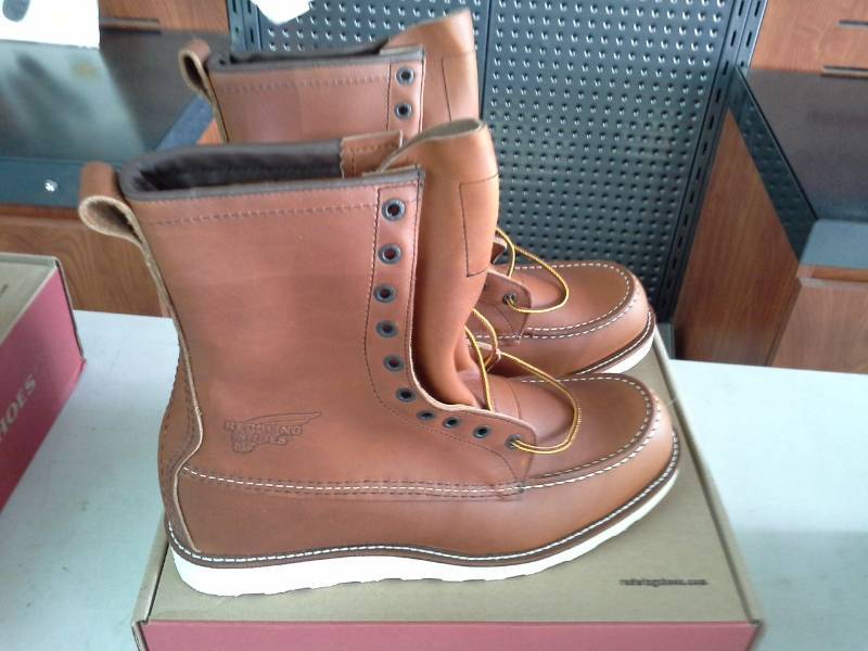 lot 606 image: Red Wing 10877  Size 11.5 D Mens Boots