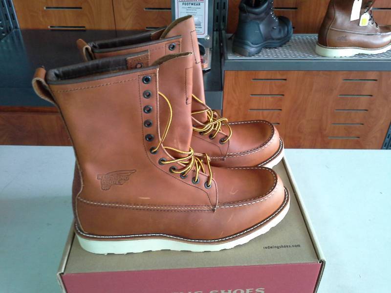 lot 608 image: Red Wing 10877  Size 10 EE Mens Boots