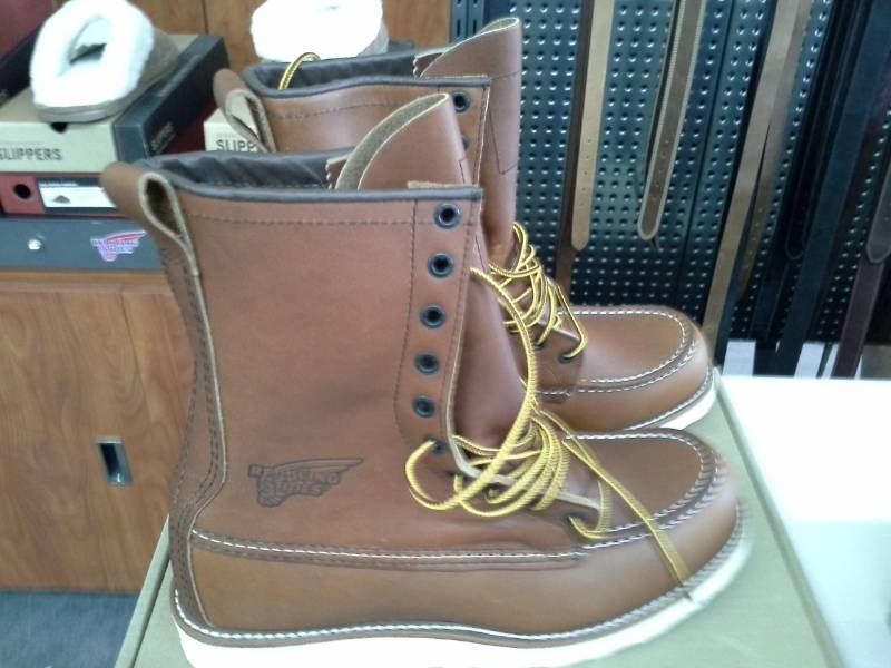 lot 609 image: Red Wing 10877  Size 9 D Mens Boots
