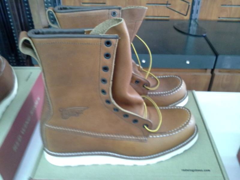 lot 612 image: Red Wing 10877  Size 10 D Mens Boots