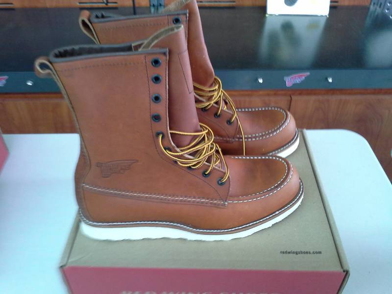 lot 613 image: Red Wing 10877  Size 10 D Mens Boots