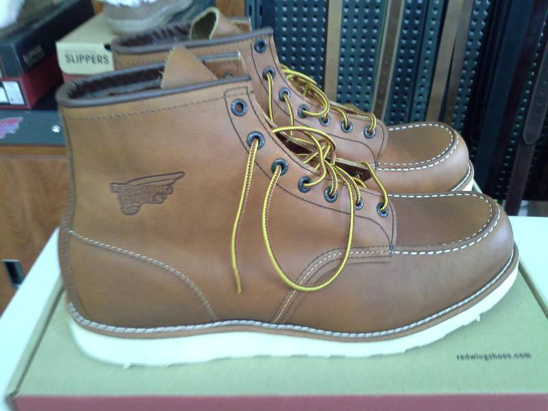 lot 619 image: Red Wing 10875  Size 14 D Mens Boots