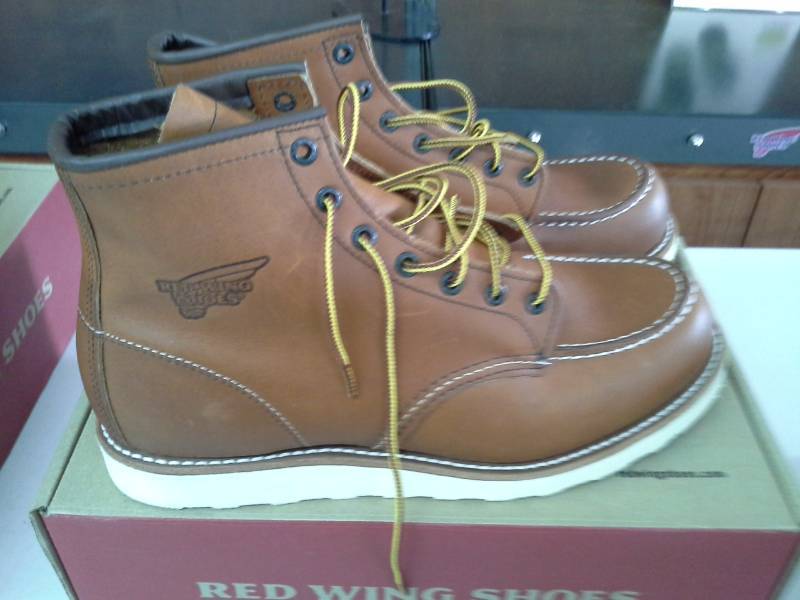 lot 622 image: Red Wing 10875  Size 10 E Mens Boots