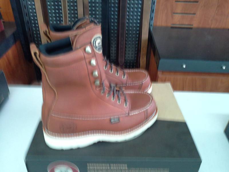 lot 694 image: Red Wing Irish Setter 894  Size 8 D Mens Hunt Wingshooter Boots
