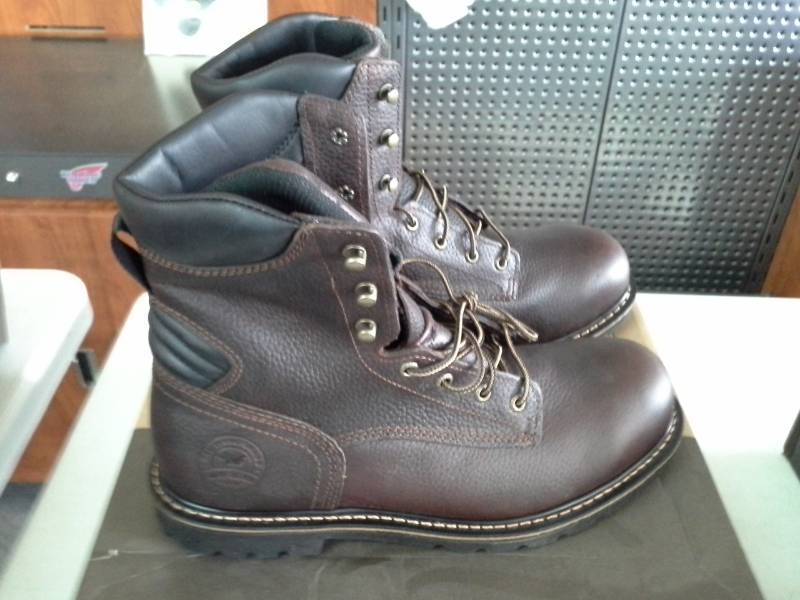 lot 698 image: Red Wing Irish Setter 83804  Size 12 D Mens Work 8in. Farmington Safety Toe Boots