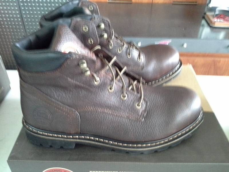 lot 699 image: Red Wing Irish Setter 83804  Size 12 D Mens Work 8in. Farmington Safety Toe Boots