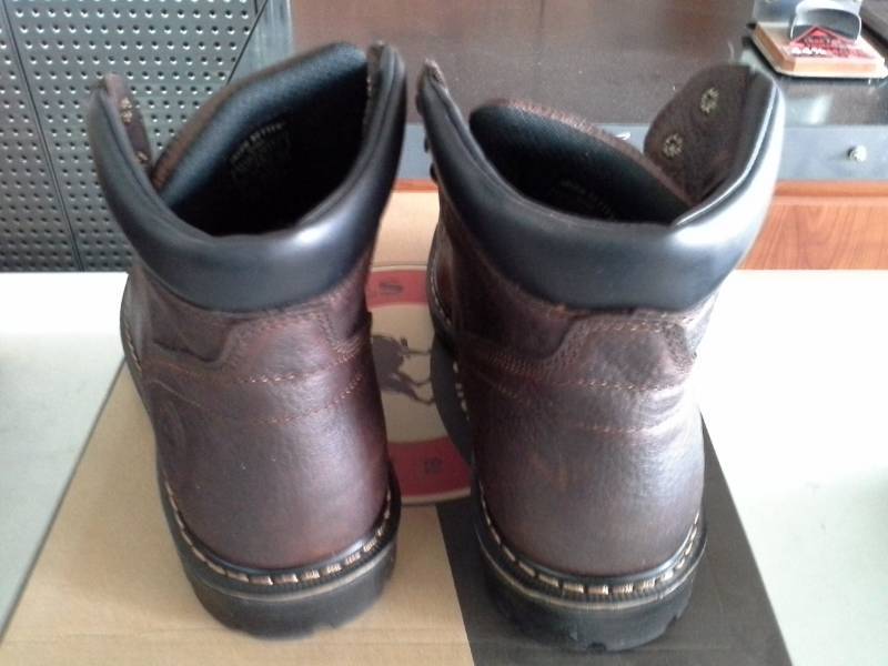 lot 700 image: Red Wing Irish Setter 83804  Size 11.5 D Mens Work 8in. Farmington Safety Toe Boots
