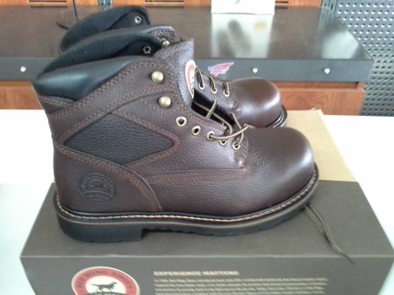 lot 706 image: Red Wing Irish Setter 83624  Size 9 D Mens Work 6in. Farmington Safety Toe Boots