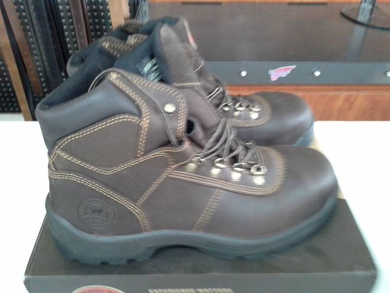 lot 730 image: Red Wing Irish Setter 83608  Size 11.5 D Mens Work 6in. Lace-Up Safety Toe Boots