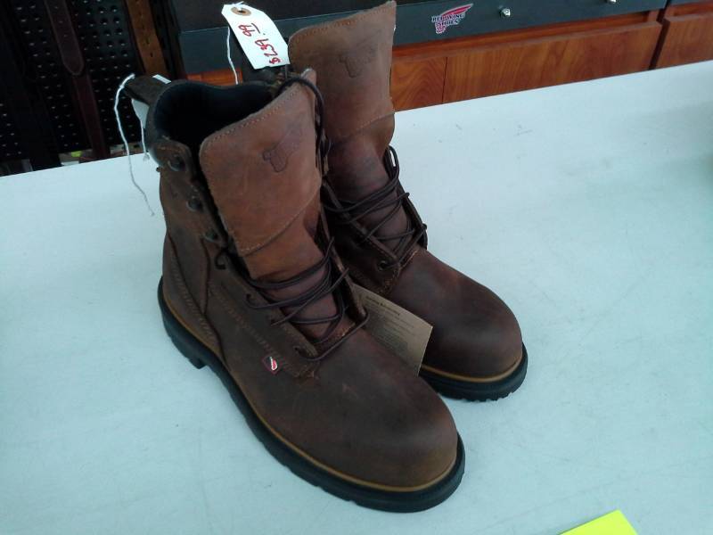 lot 753 image: Red Wing 4200  Size 8.5  Mens Boots