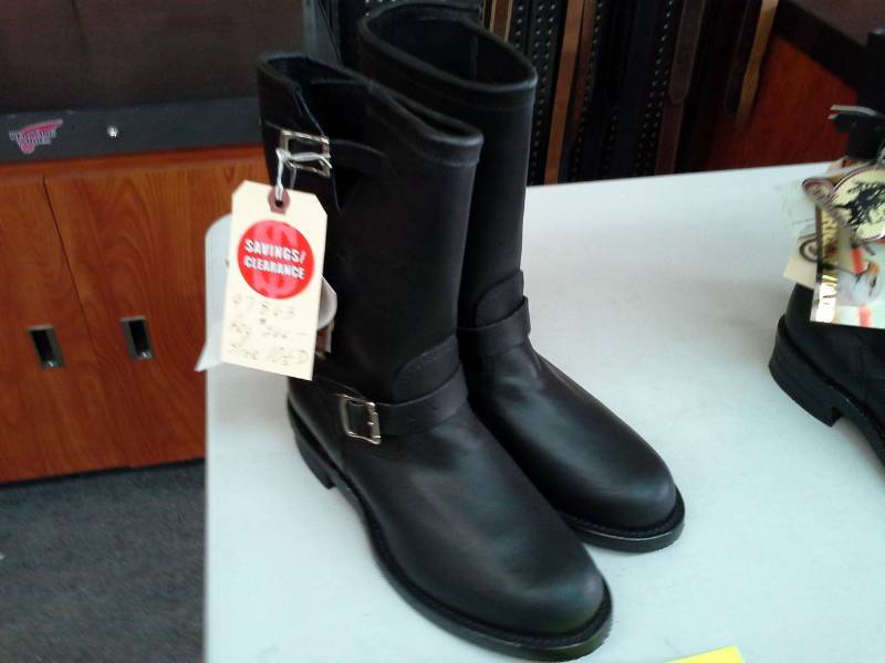 lot 781 image: Chippewa Boots 97863  Size 10.5 D Mens Boots